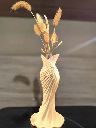 Jarrón Vestido Elegante