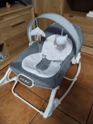 Hamaca bebé gris con arco de juegos