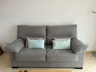 Sofá nuevo gris de tela. Urge venta por mudanza