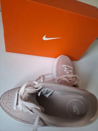 Zapatillas con ticket 7.5 Nike Court Vision Alta