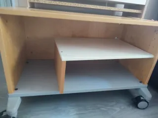 Mesa auxiliar con ruedas