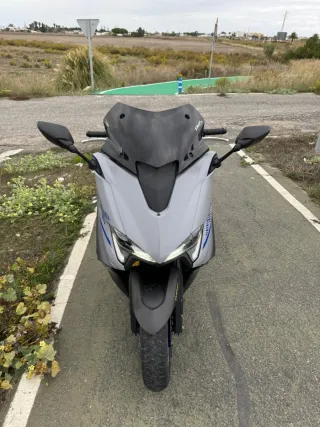 Yamaha T-max 560