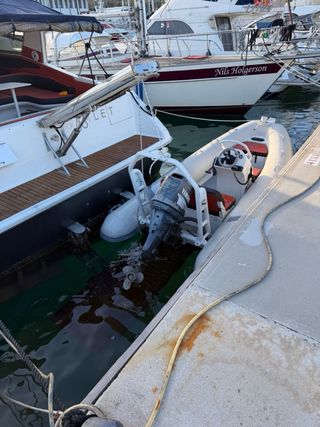 Pasarela hidráulica de barco con teca