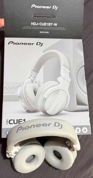 Auriculares Pioneer Plateados y Blancos