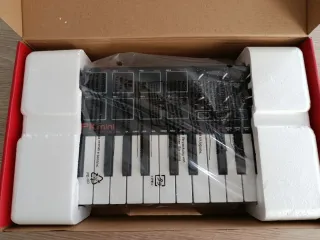 Akai MPK mini Controlador Teclado Compacto