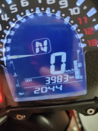 Kawasaki Z900 Negra y Roja