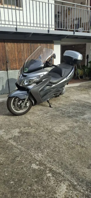 Suzuki Burgman Gris - Maxi Scooter Automática