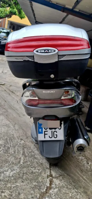 Suzuki Burgman Gris - Maxi Scooter Automática