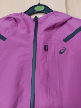 Cortavientos /chubasquero asics Talla S Fucsia.