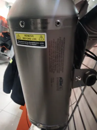 Akrapovic Tubo de Escape