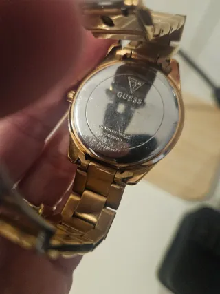 Reloj Guess Dorado y Blanco