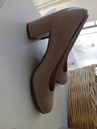 Zapatos de tacón Geox beige