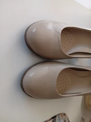 Zapatos de tacón Geox beige