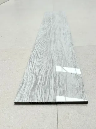 Azulejos porcelánicos imitación madera