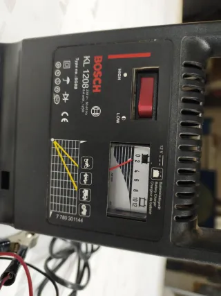 Cargador Batería Bosch KL 1208 para coches y moto