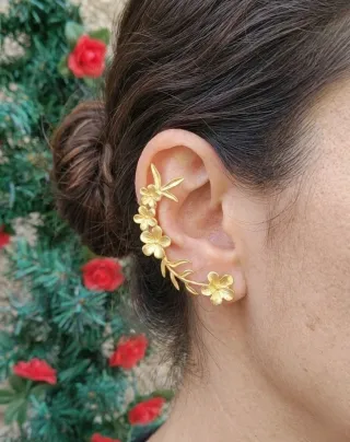 Brincos Dourados Florais