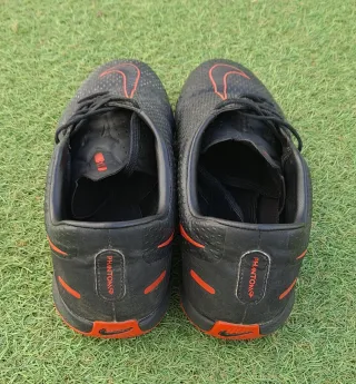 Zapatillas Nike Phantom Negras y Rojas