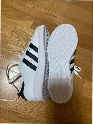 Adidas Superstar Talla 42 Blancas y Negras