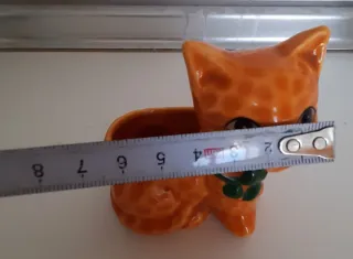 Gato de porcelana naranja