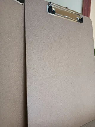 2 Carpetas de fibra de madera con clip