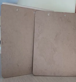 2 Carpetas de fibra de madera con clip
