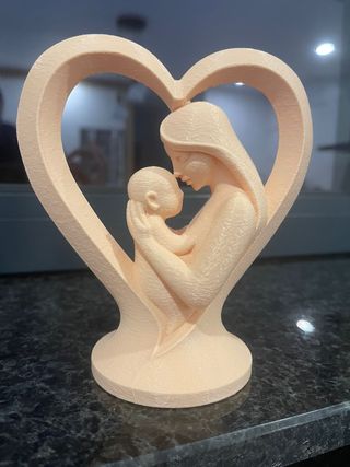 Escultura Mãe e Bebê Coração