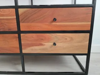Estantería madera y metal negro