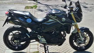 BMW F800R Naked Moto Negra y Plata
