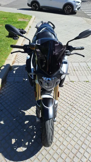 BMW F800R Naked Moto Negra y Plata