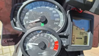 BMW F800R Naked Moto Negra y Plata