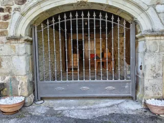 Puerta de hierro forjado exterior