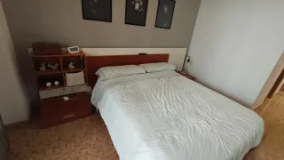 Muebles, cuadros y lámparas