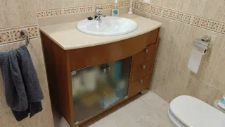 Muebles, cuadros y lámparas