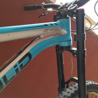 Bicicleta de montaña Solid Strike