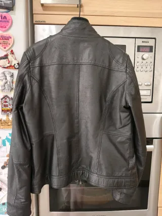 Chaqueta de piel negra