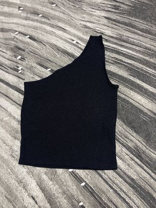 Top asimétrico negro talla L