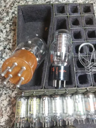 Cofanetto Valvole Militari di potenza 2E22/798