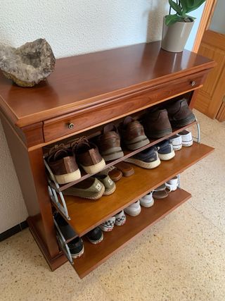 Mueble de madera con cajones