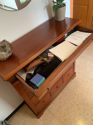 Mueble de madera con cajones