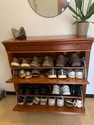 Mueble de madera con cajones