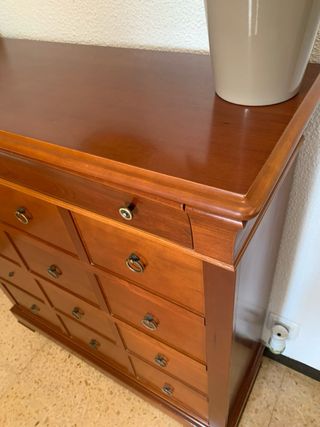 Mueble de madera con cajones