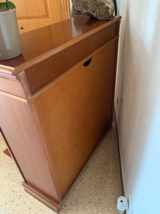 Mueble de madera con cajones