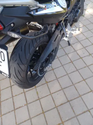 BMW F800R Negra y Blanca