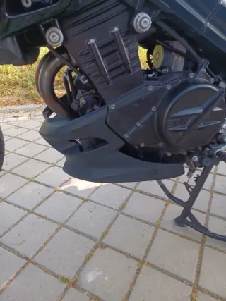BMW F800R Negra y Blanca