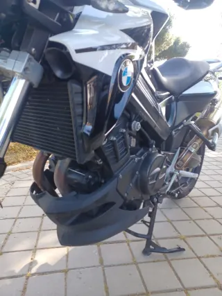 BMW F800R Negra y Blanca