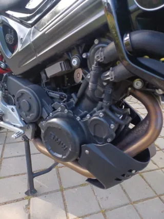 BMW F800R Negra y Blanca