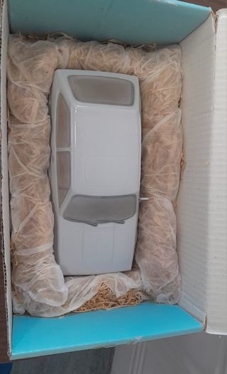 Coche Lladró Ford Fiesta Beige Porcelana