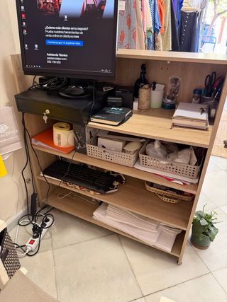 Mostrador de tienda de madera natural