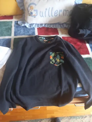 Sudadera Volcom Negra con Bolsillo Estampado