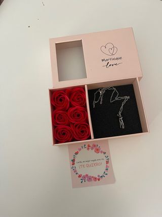 Caja regalo flores y collar